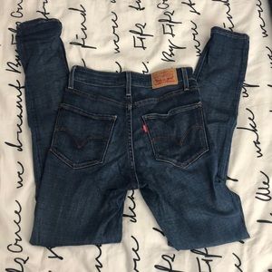 721 Levi’s high rise skinny jeans W25L30